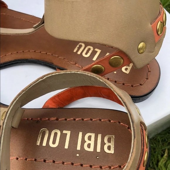 New BIBI LOU Flat Grey Red Studded Sandals T-Strap 7.5 US 38 EU - Picture 5 of 6